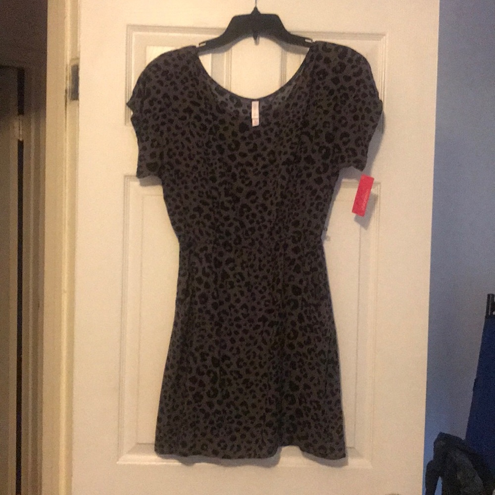 Cute‎ leopard dress with pockets!